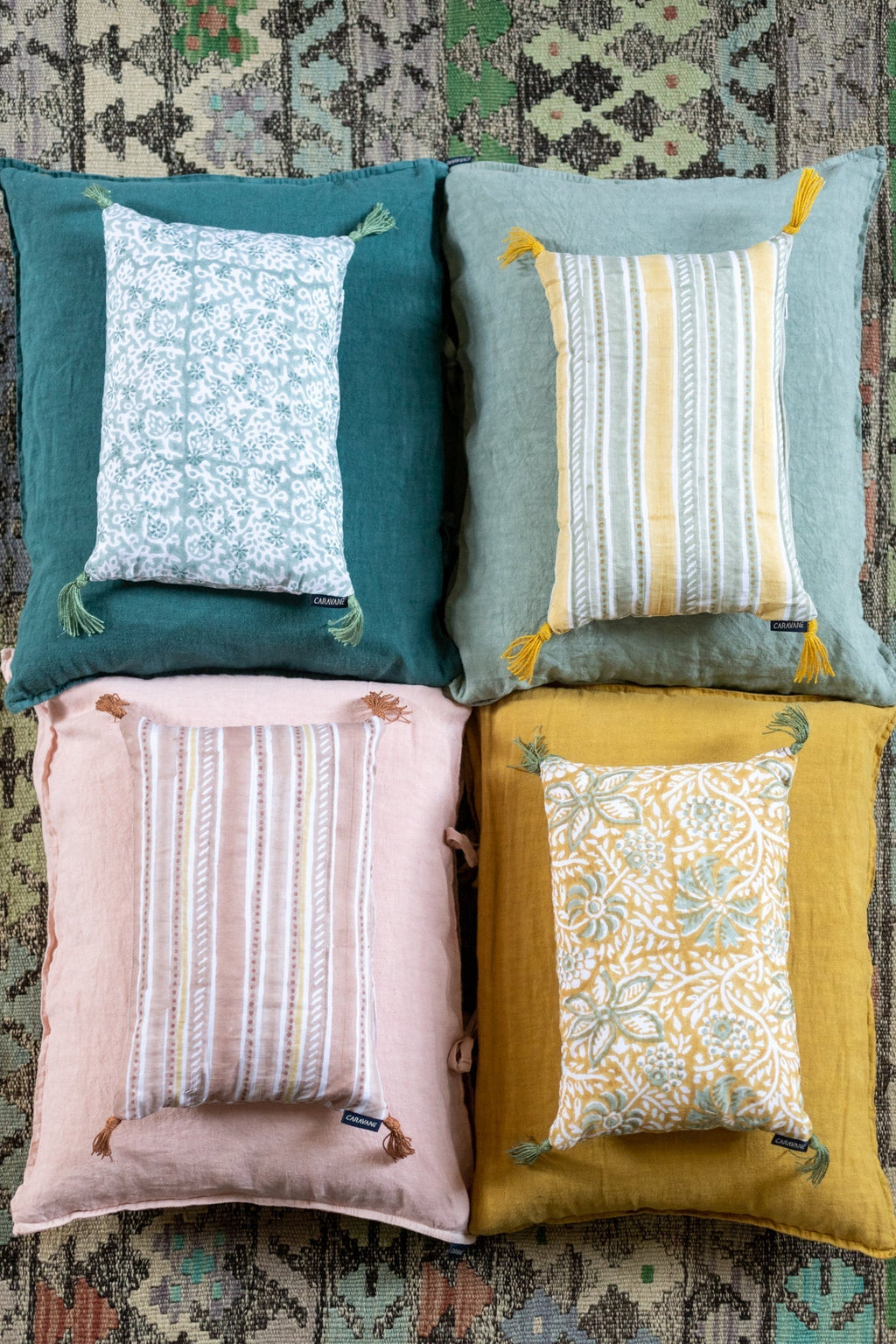 Cushions in voile filled with spelt