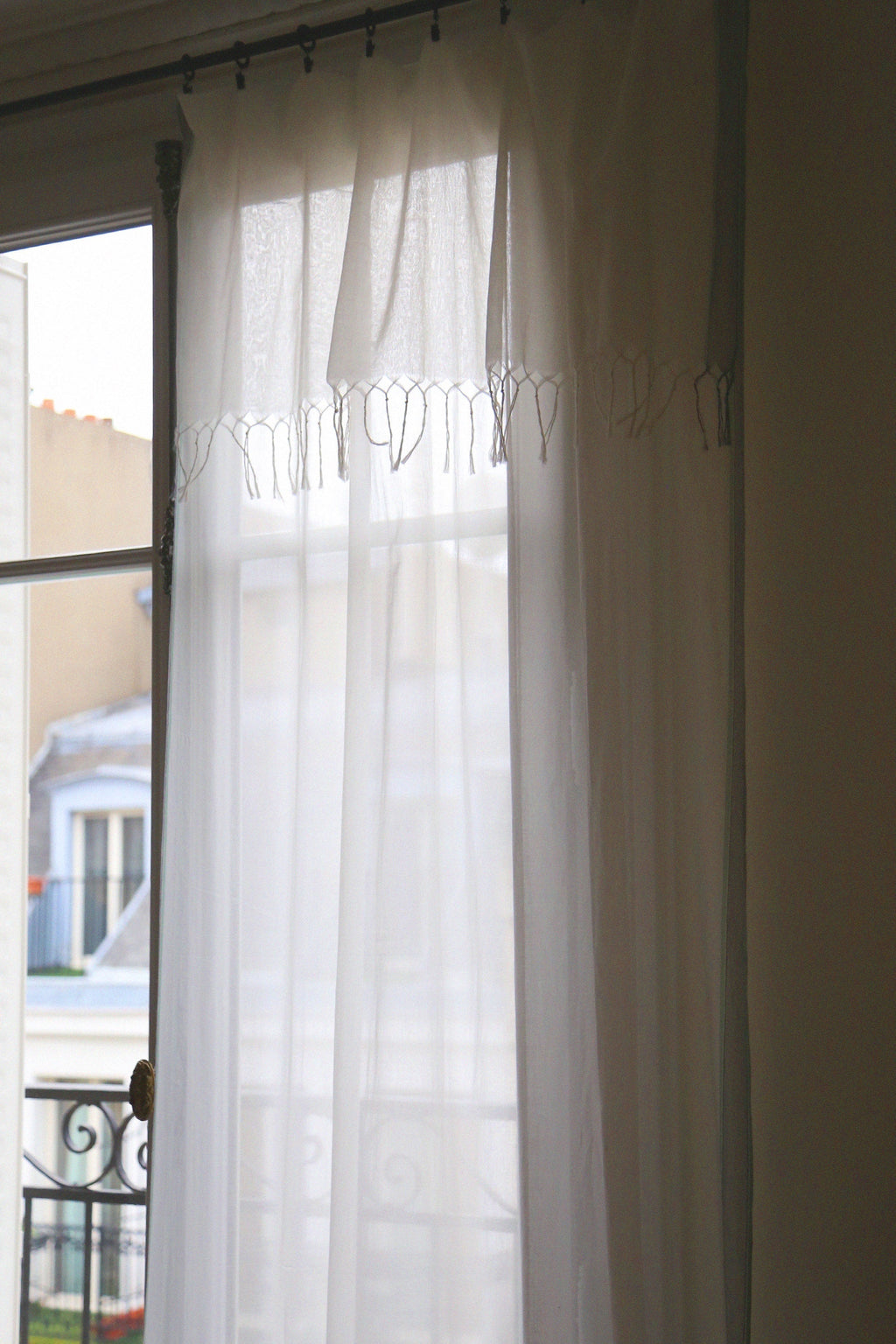 Sivi Curtain