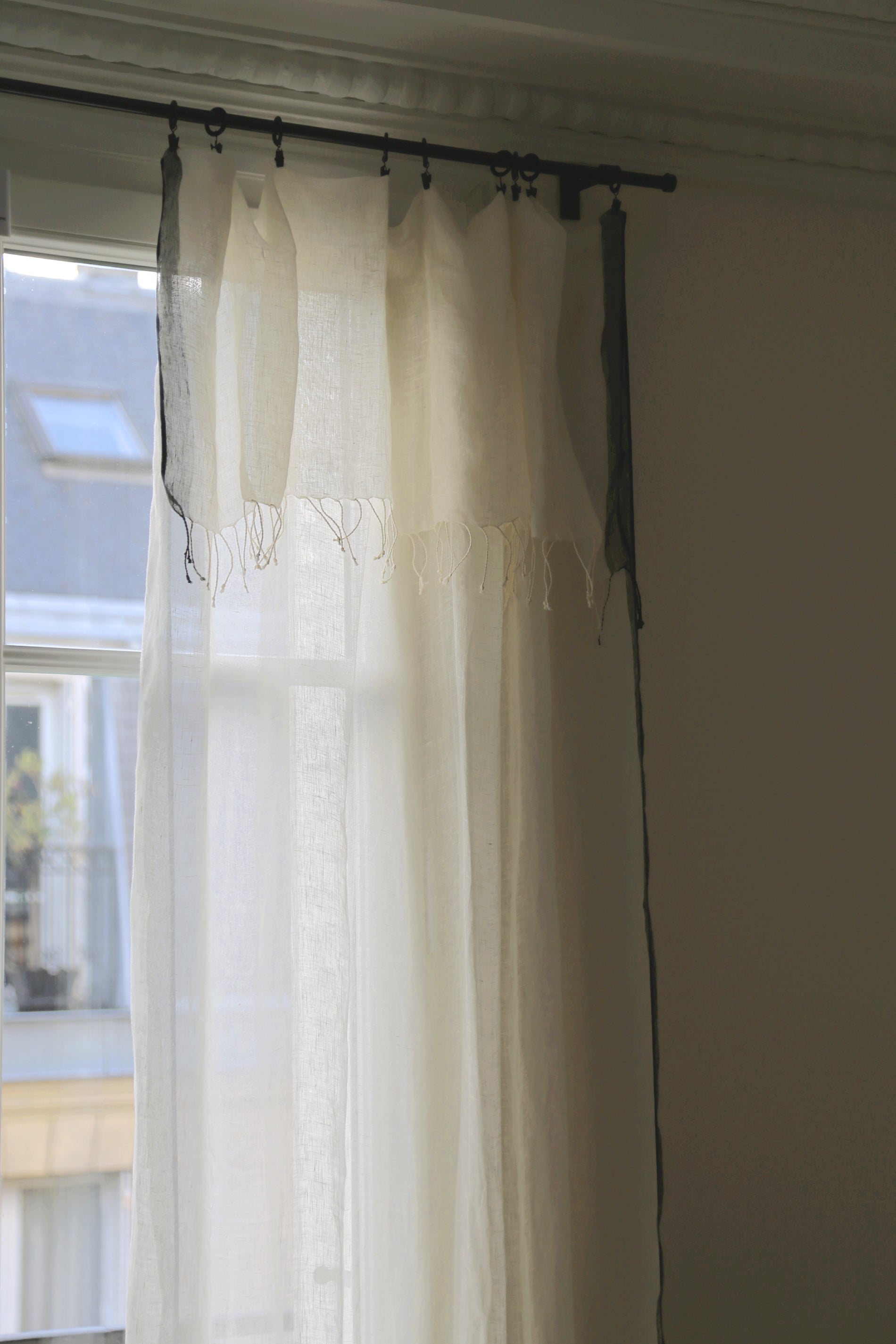 Sivi Curtain