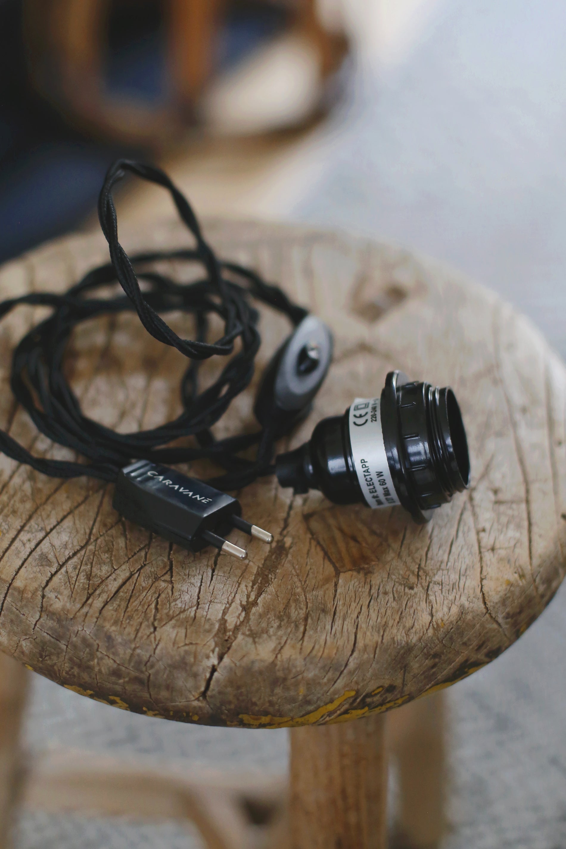 Electrification for wall light