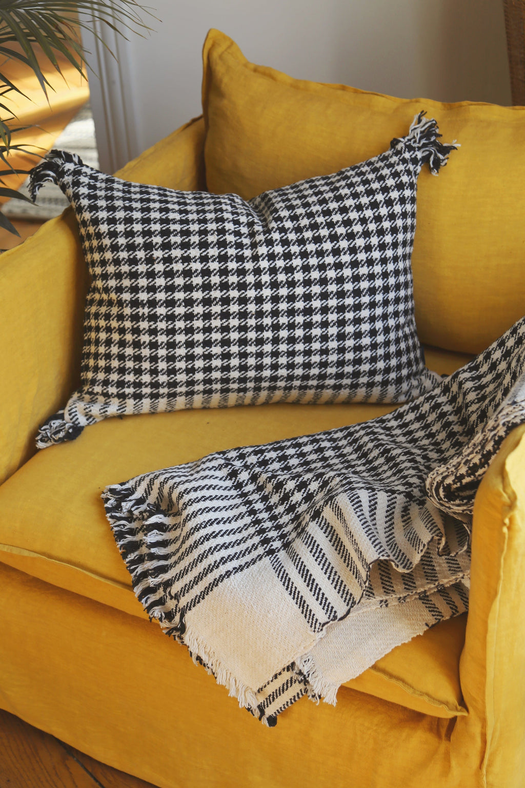 Houndstooth cushion cover