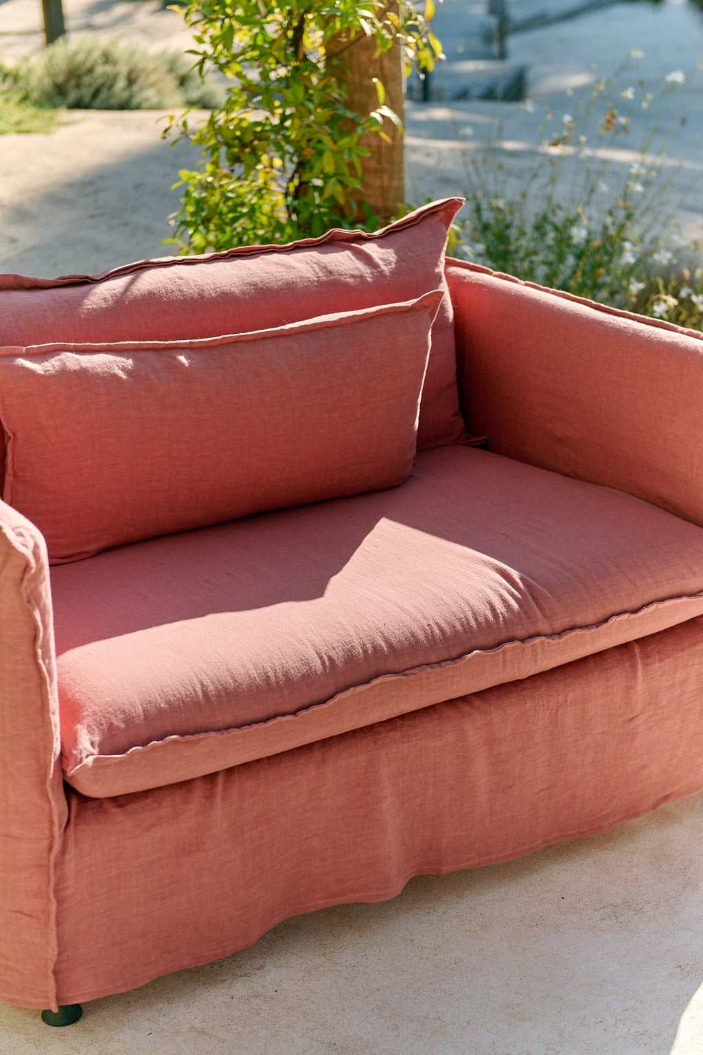 Loveseat Holi