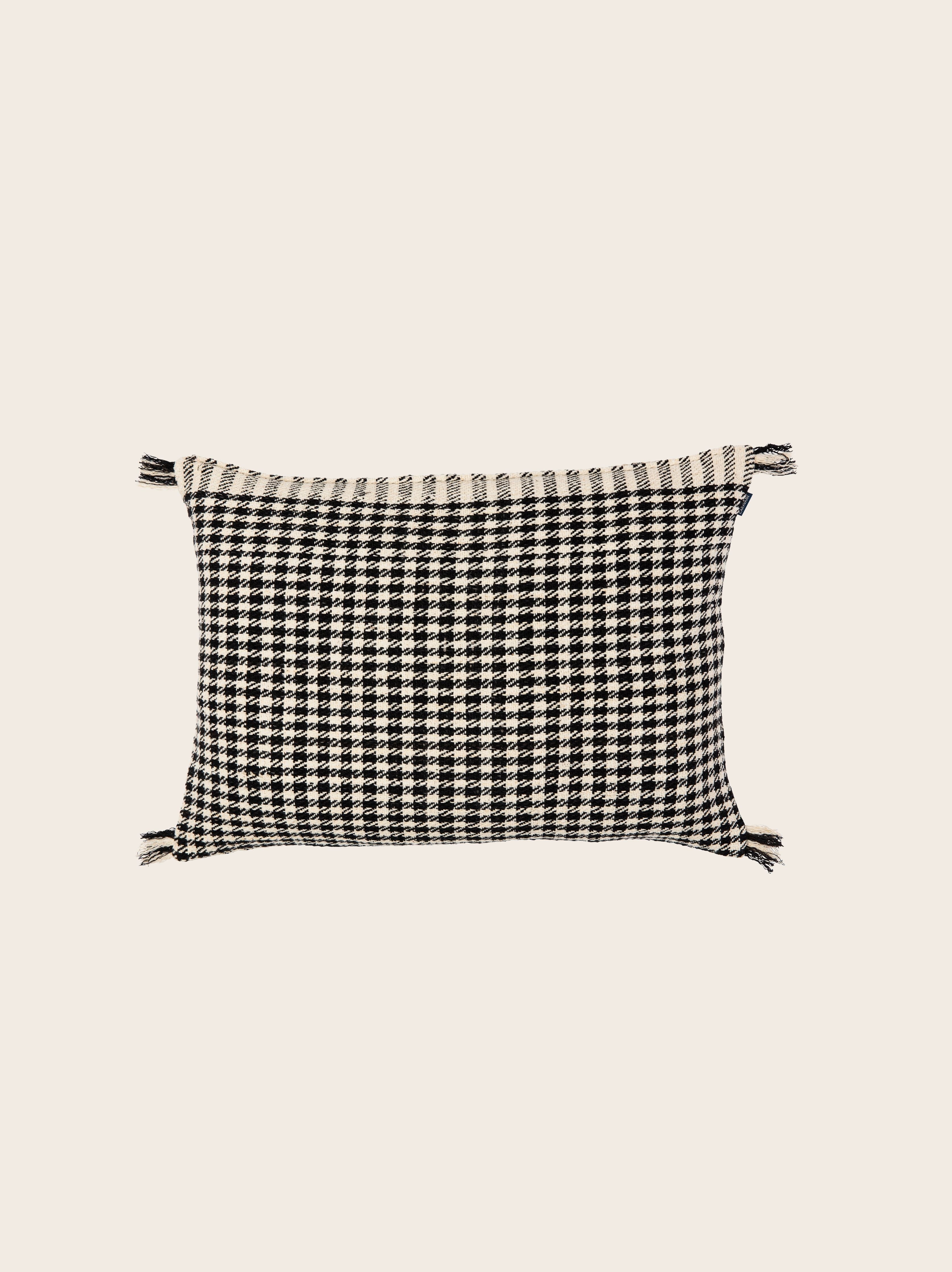 Houndstooth cushion cover