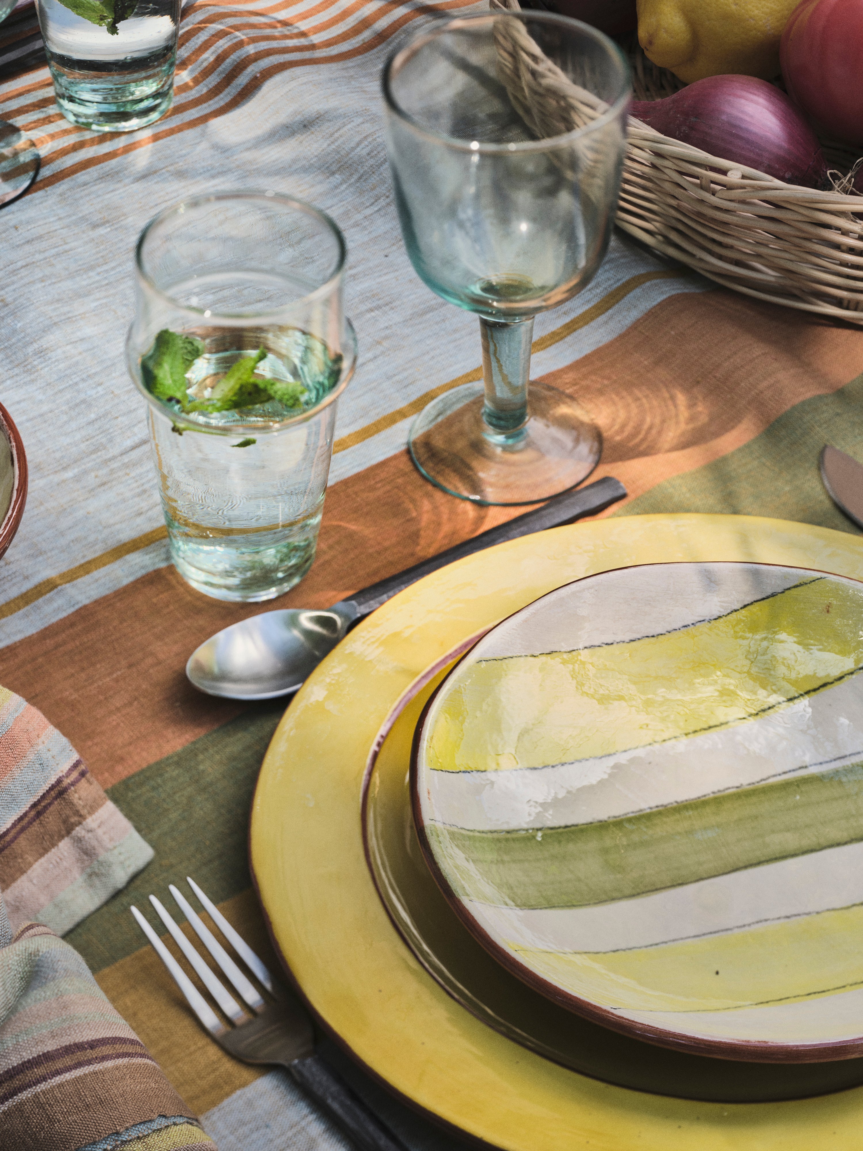 Set of 4 Hera stemmed glasses