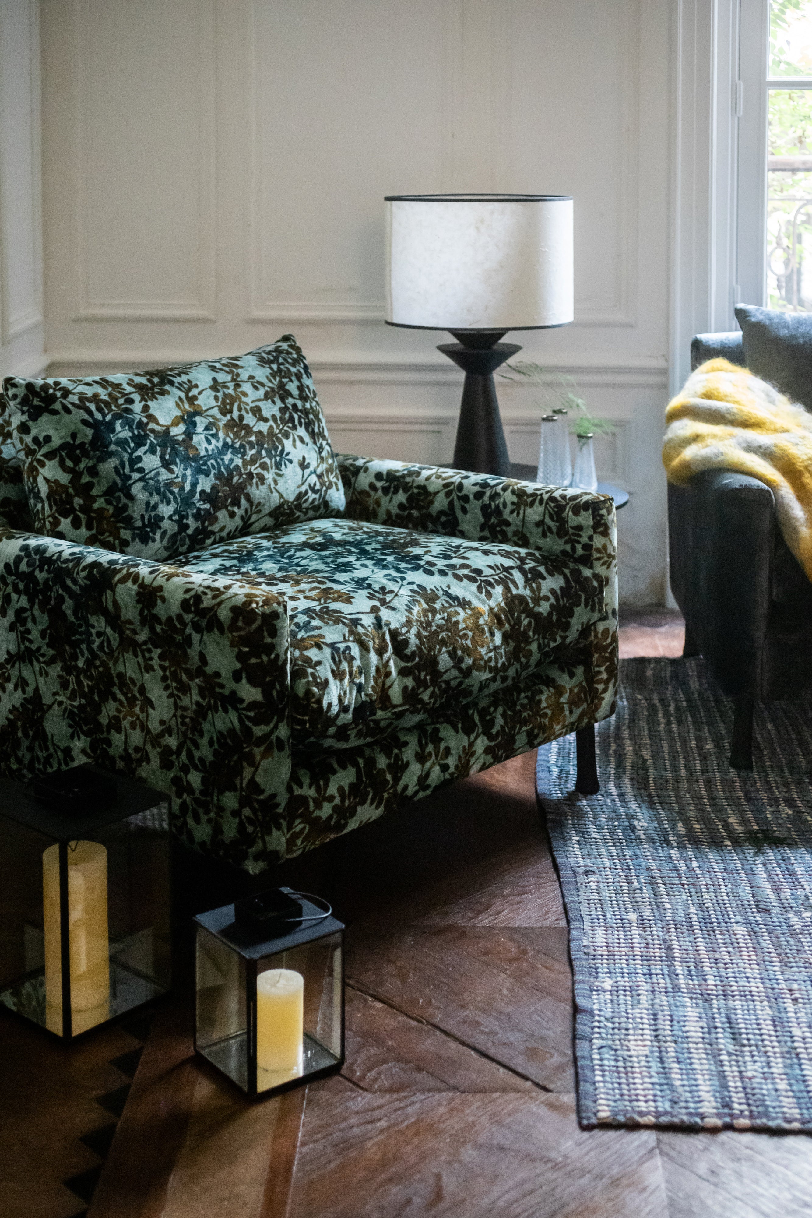 Mira Armchair / Loveseat