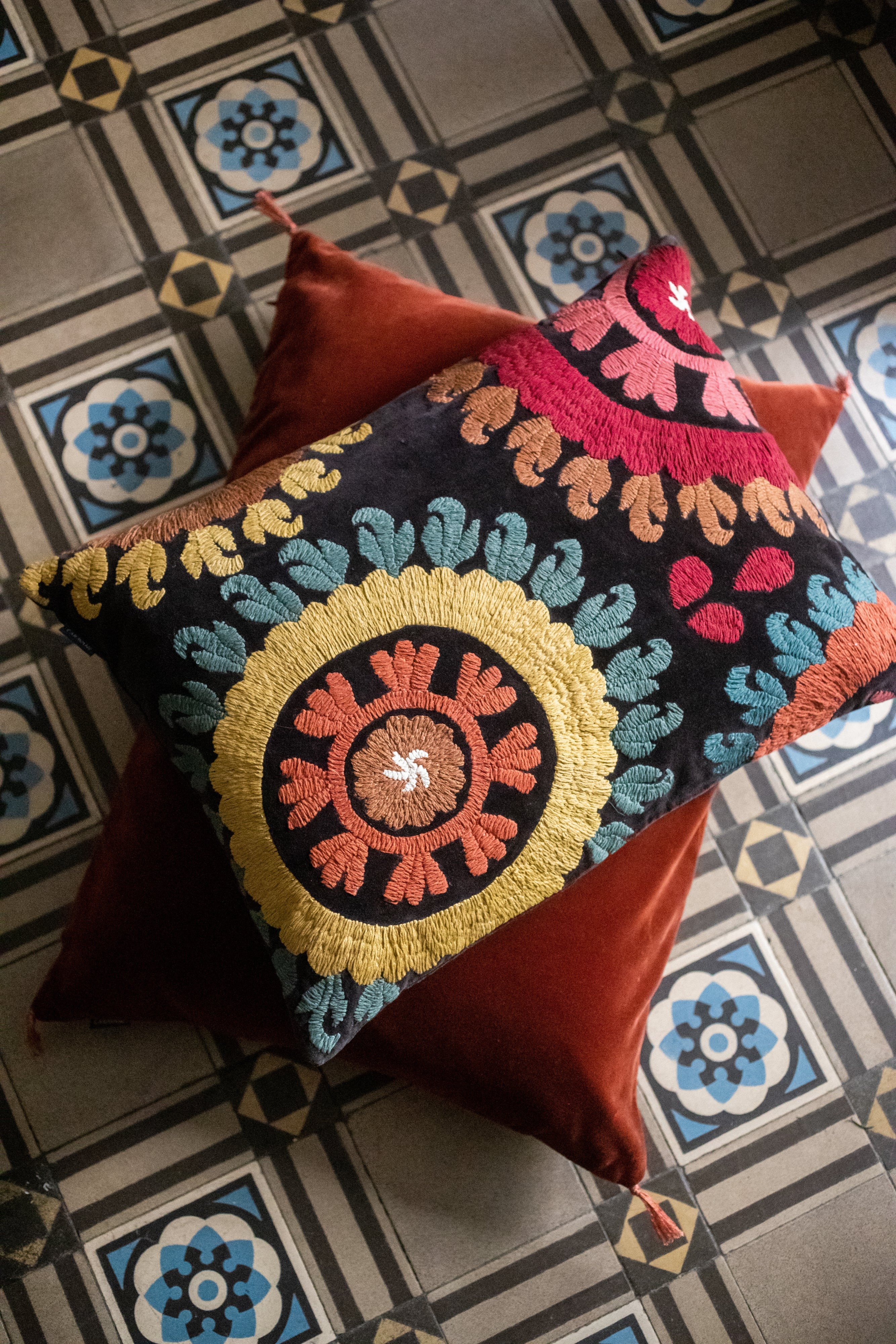 Ayan cushion cover