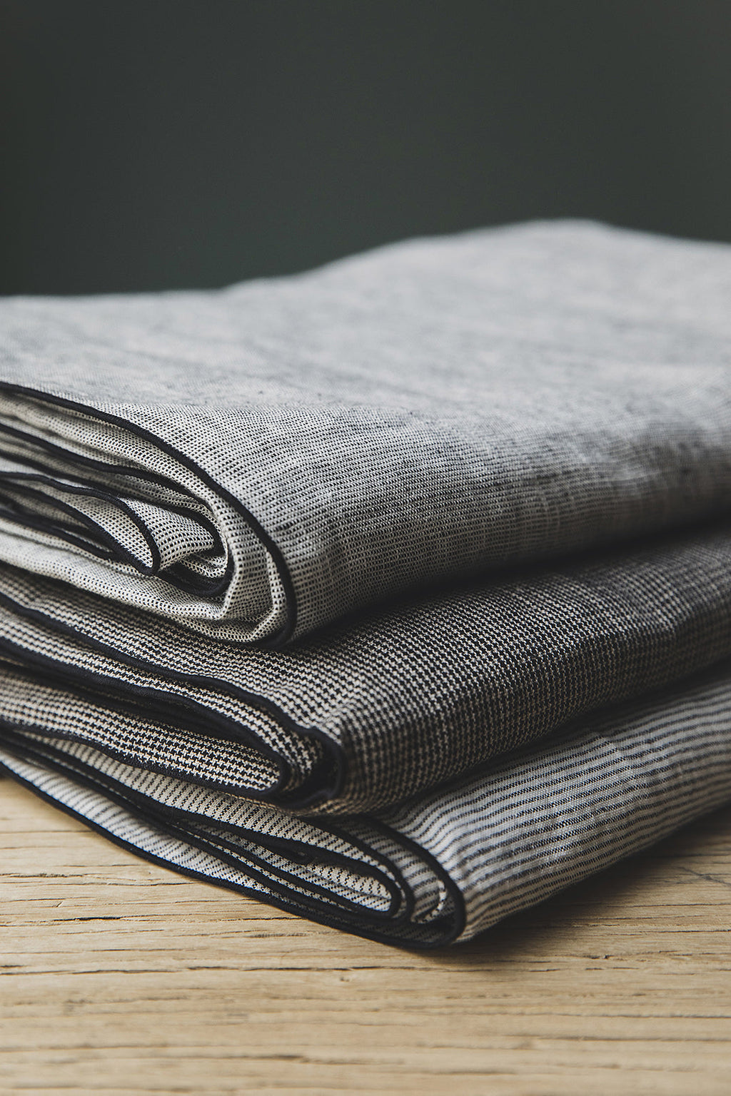 Thread-to-thread tablecloth