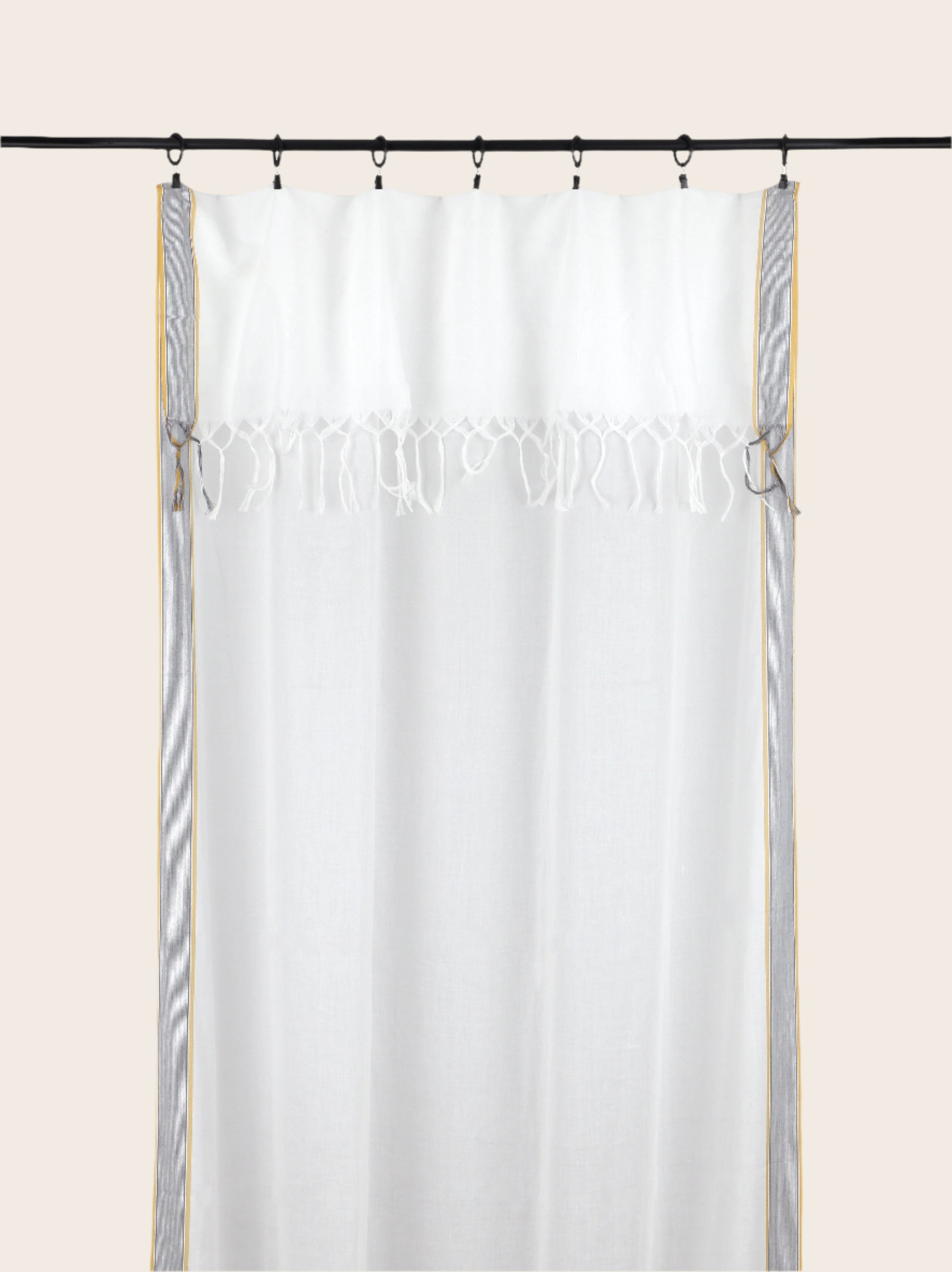 Sivi Curtain