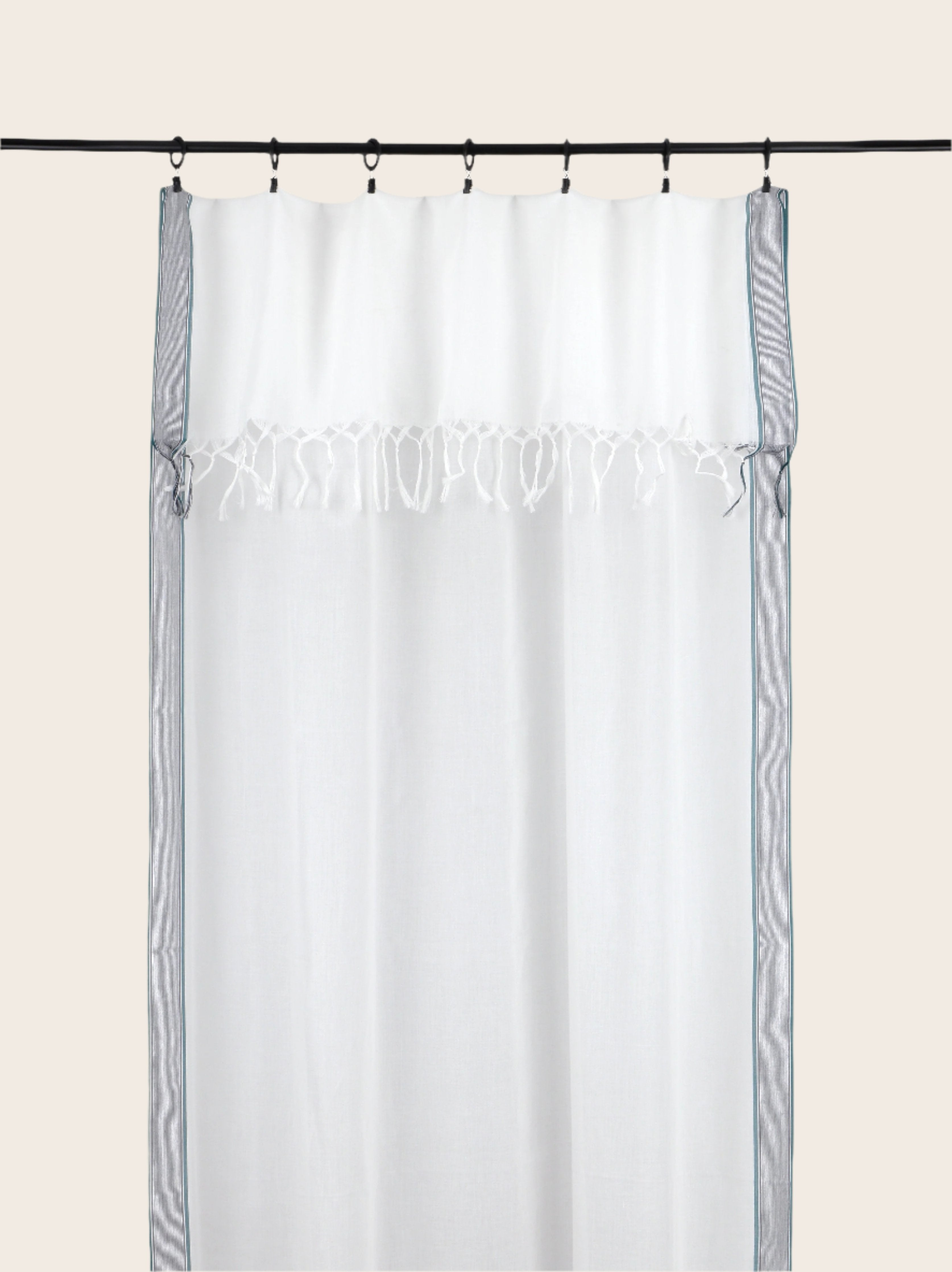 Sivi Curtain