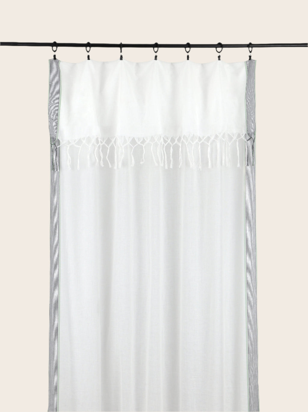 Sivi Curtain