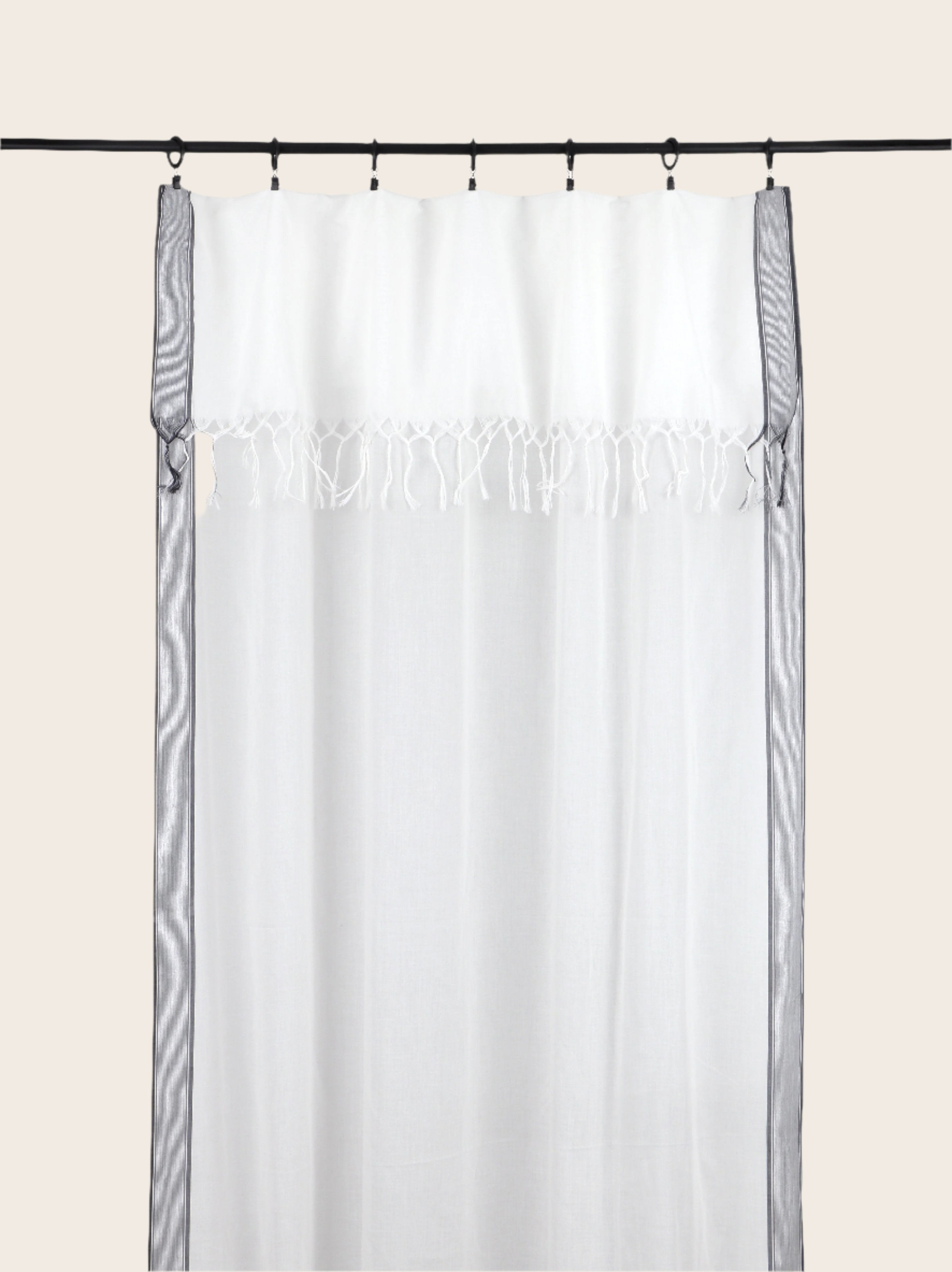 Sivi Curtain