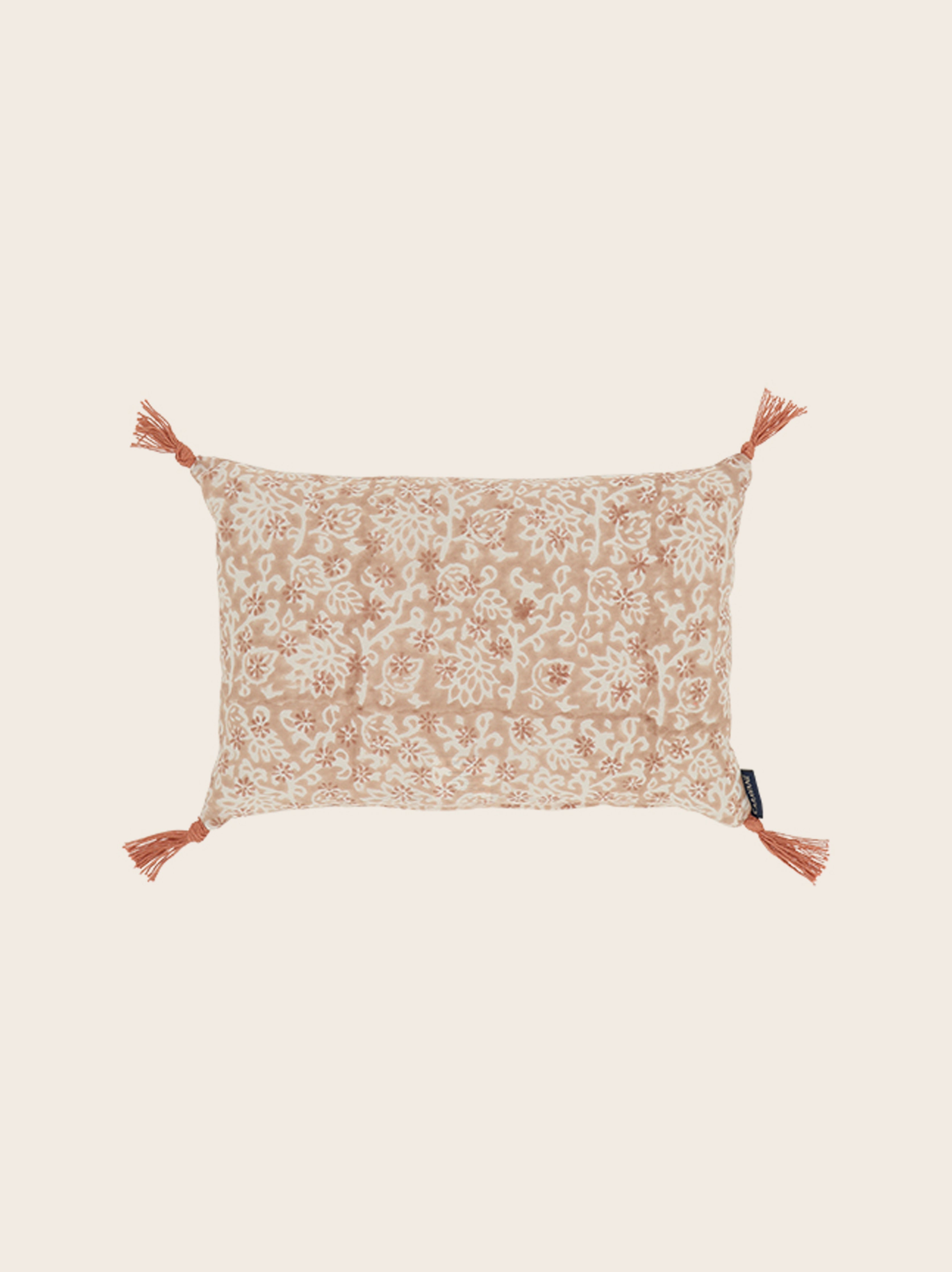 Cushions in voile filled with spelt