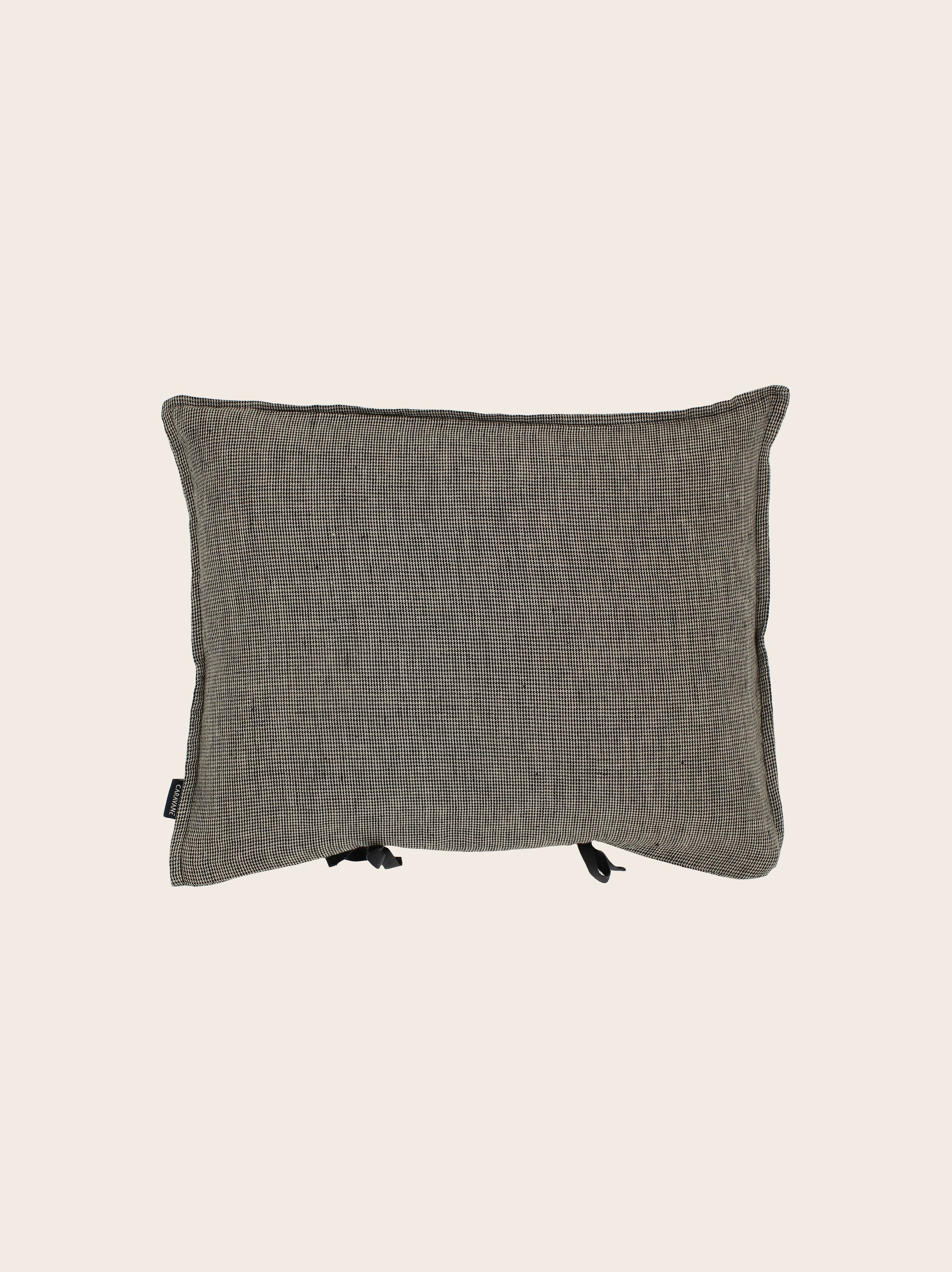 Small cushion cover, Thread by Thread