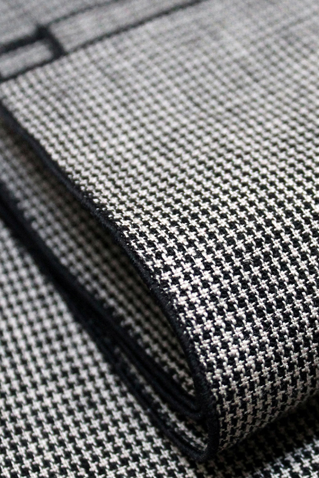 Thread-to-thread tablecloth