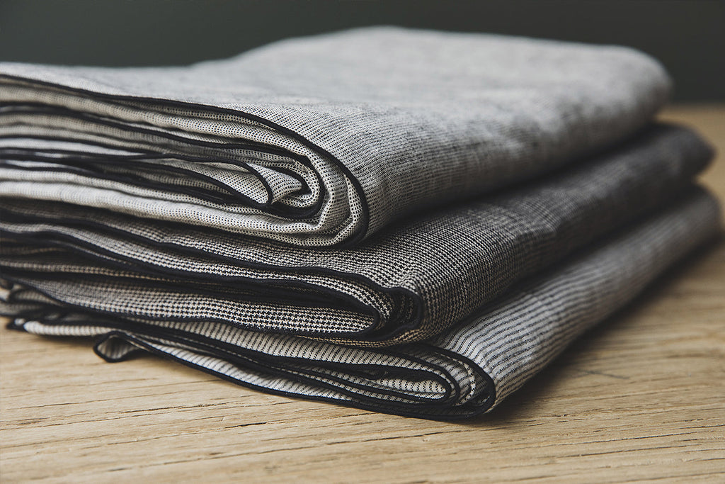 Thread-to-thread tablecloth